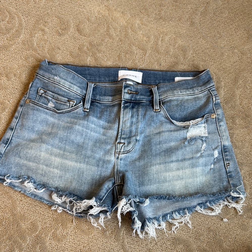 Frame Le Cutoff Jean shorts